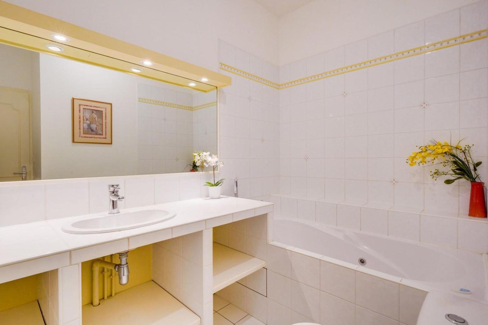 Lovely Apartment With Exceptional Terrace Бордо Экстерьер фото